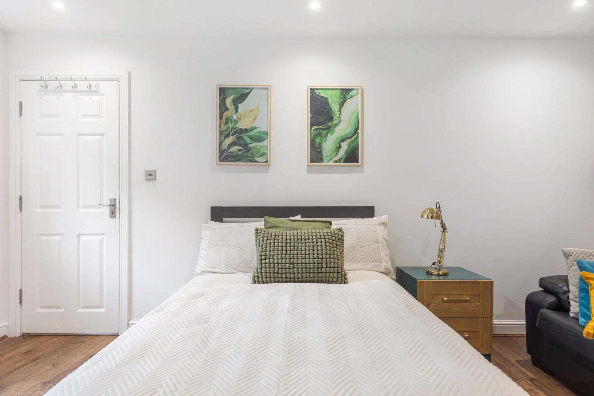 Chicstay Suites High Wycombe Extérieur photo